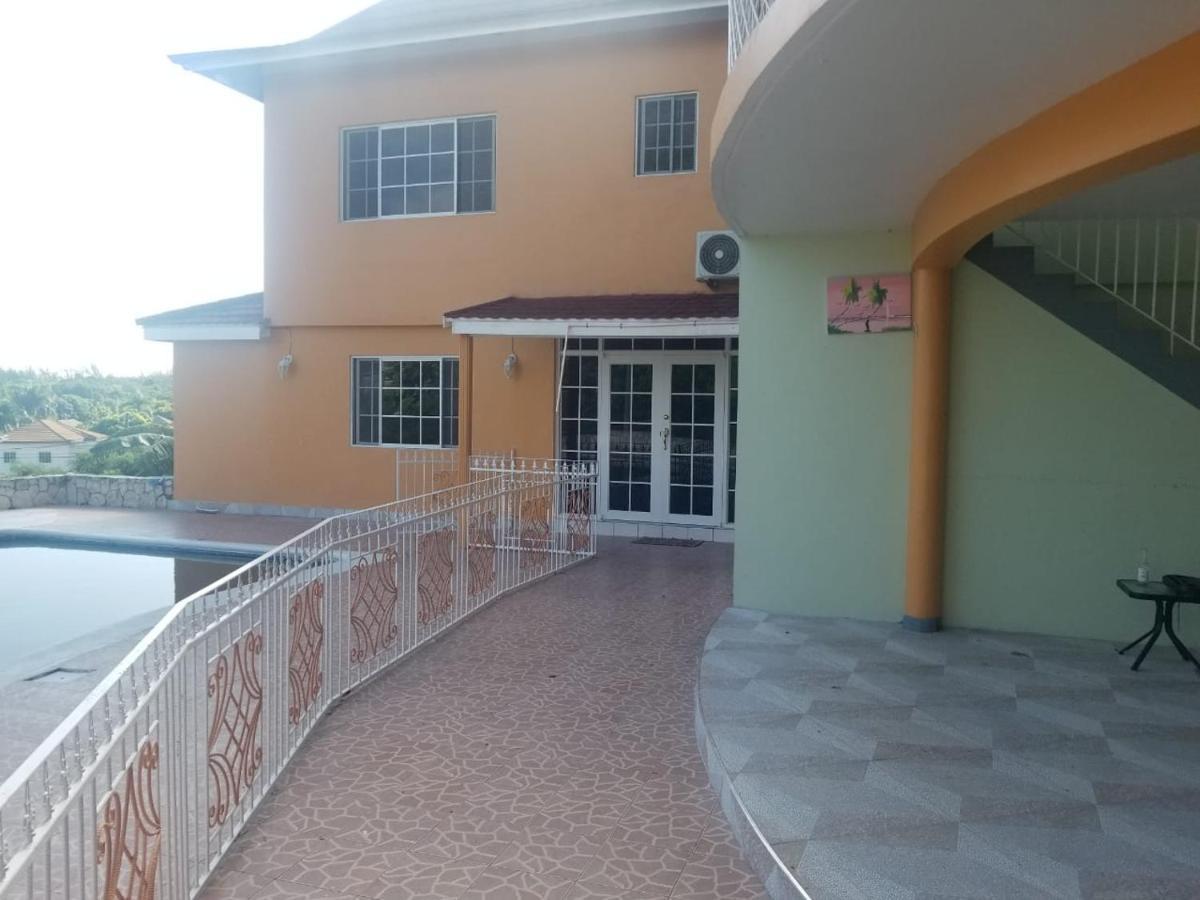 Chaudhry Holiday House Montego Bay Exteriör bild